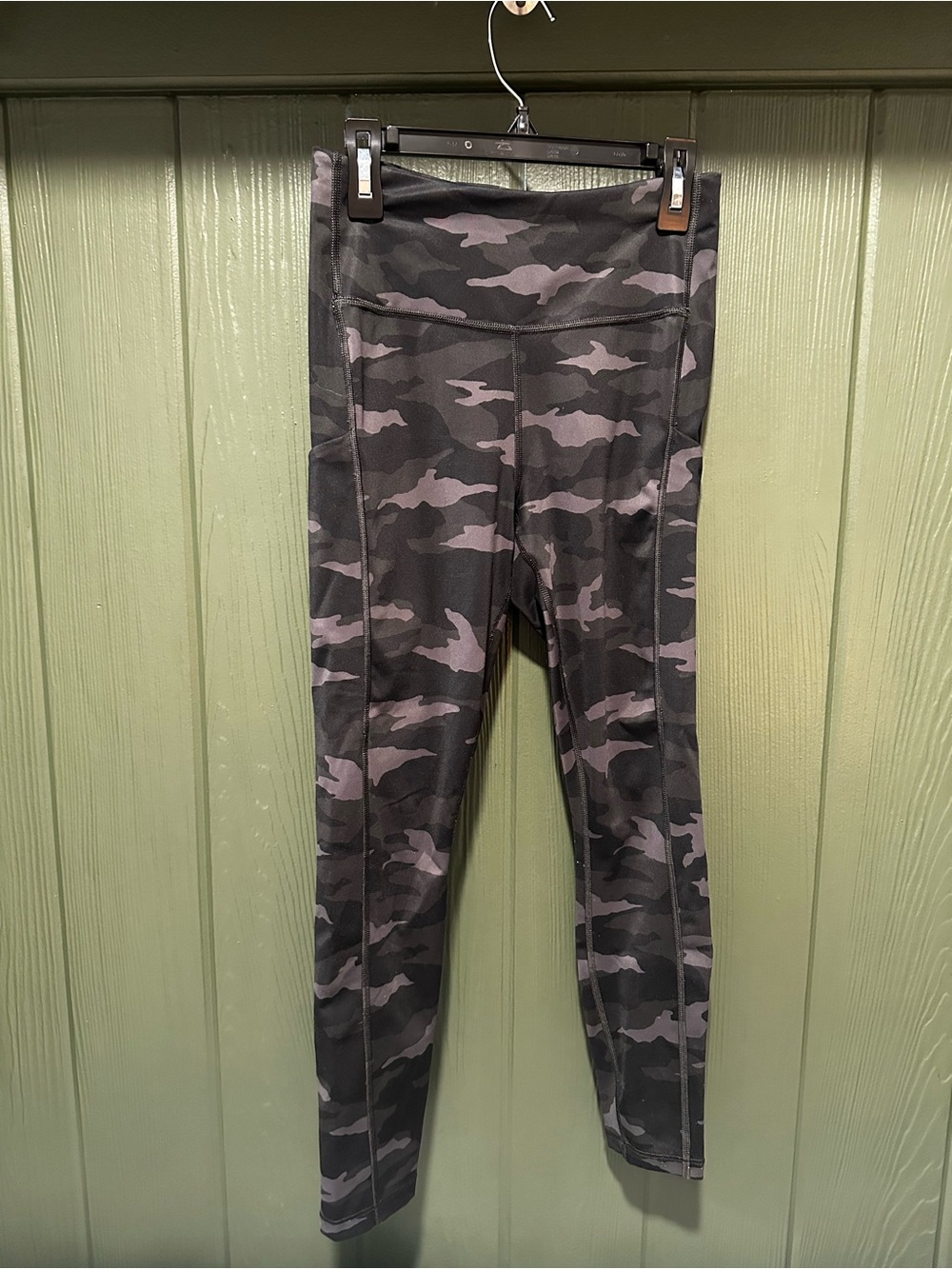 Athleta Black and Gray Camo 7/8 Tight